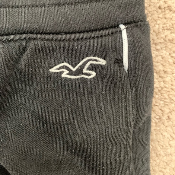 Hollister Shorts ⭐️ - Picture 3 of 4